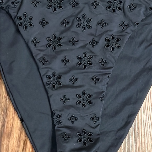 L*Space Eyelet Lace Lennox Bottom Classic - Picture 6 of 12